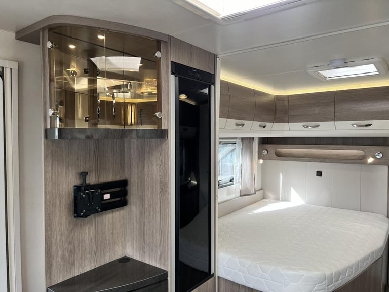 2023 HOBBY Prestige 560 wfu 4 Berth Fixed Bbed End Washroom New 2023