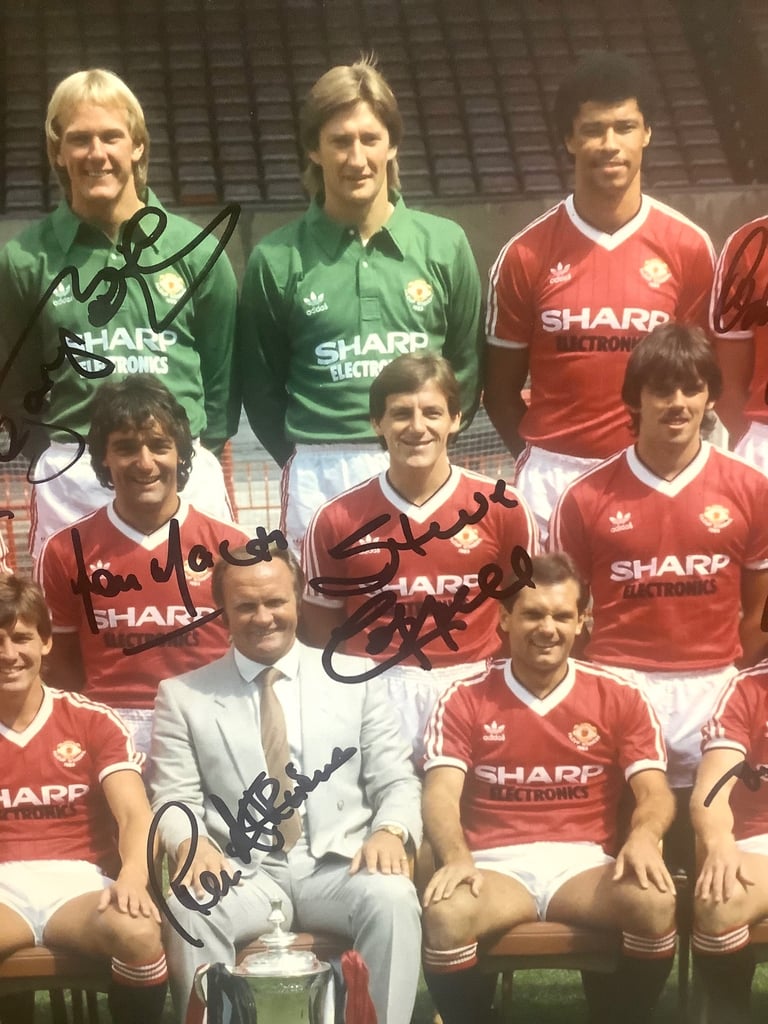 Manchester United Multi Signed Photo 1983 FA Cup Winners