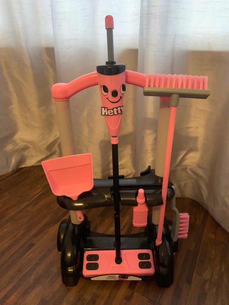 Six items of toys