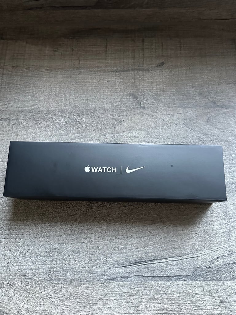 image for Apple Watch Nike Series 5 - 40mm Space Grey Aluminium/ Nike Sports Loop