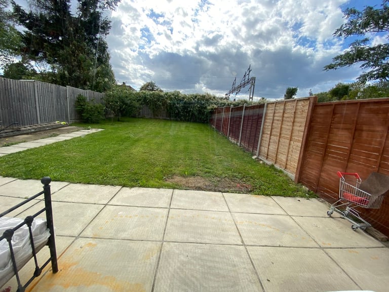 TWO DOUBLE BEDROOM GROUND FLOOR FLAT FURNISHED WITH GARDEN  NEAR KENTON STATION 