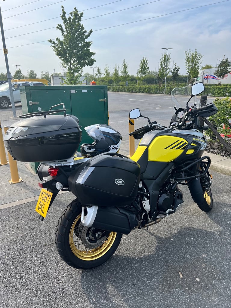 ONLY 2.5k miles. Adventure Touring Suzuki XT V-STROM, 2017, 1037 (cc)