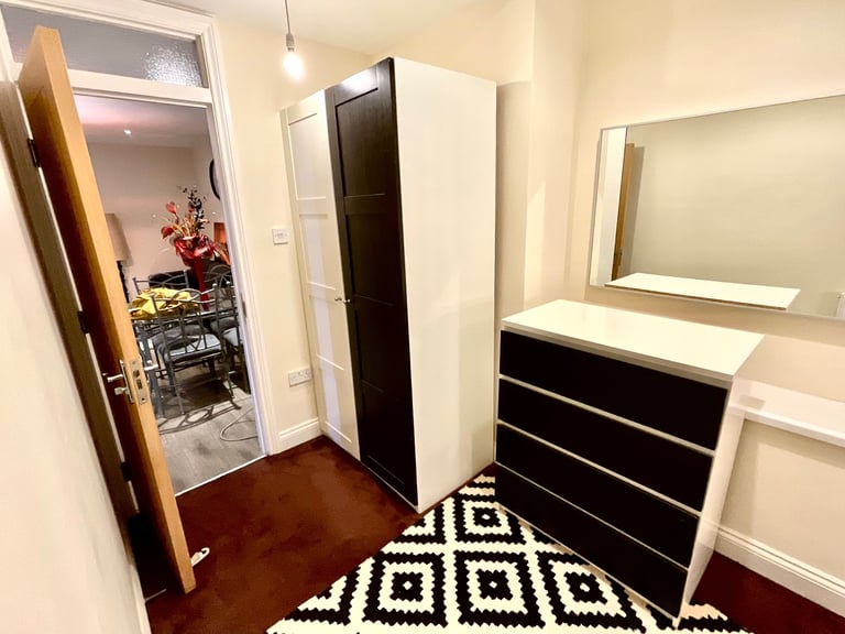 Large 2 bedrooms flat ( CF116AH ) 