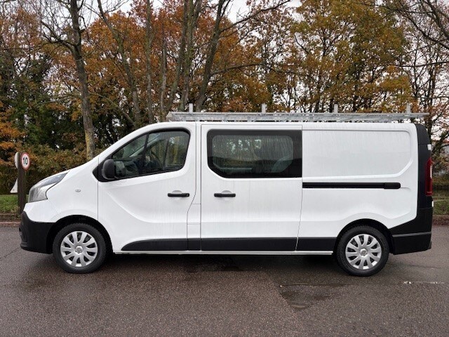 2017 Renault Trafic LL29 dCi 95 Business Crew Van 6 SEATER A/C WINDOW VAN Diesel Manual