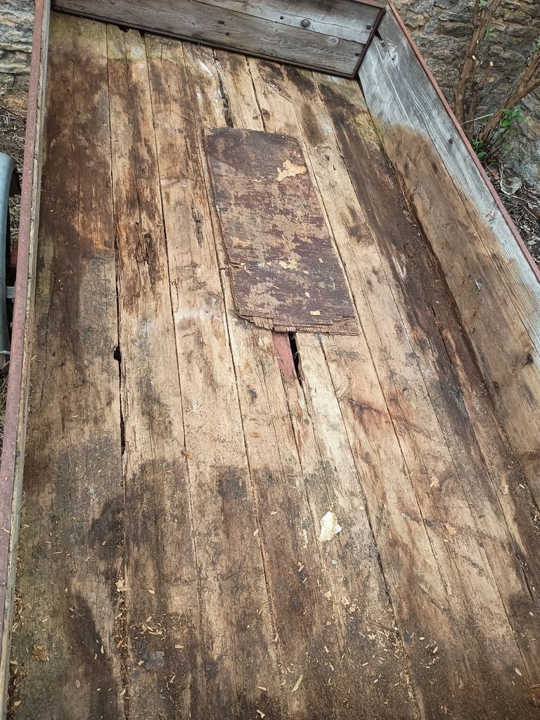 Trailer 8.5ft by 4.5ft needs work