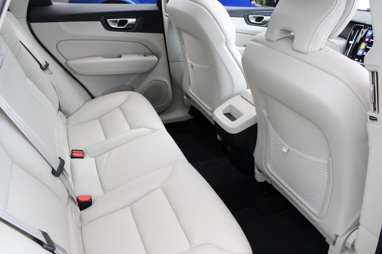 2021 Volvo XC60 2.0 B5 MHEV Momentum SUV 5dr Petrol Hybrid Auto AWD Euro 6 (s/s) (250 ps) ESTATE ...