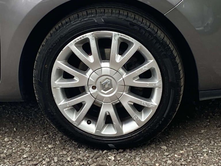 2010 Renault Clio 1.1 Clio Dynamique TomTom 16V 3dr Hatchback Petrol Manual