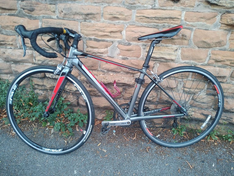 GIANT DEFY XS Light Weight Road Bike VGC