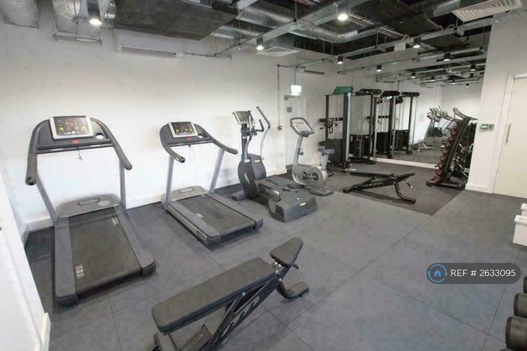 1 bedroom flat in Westpoint, Old Trafford, Manchester, M16 (1 bed) (#2633095)