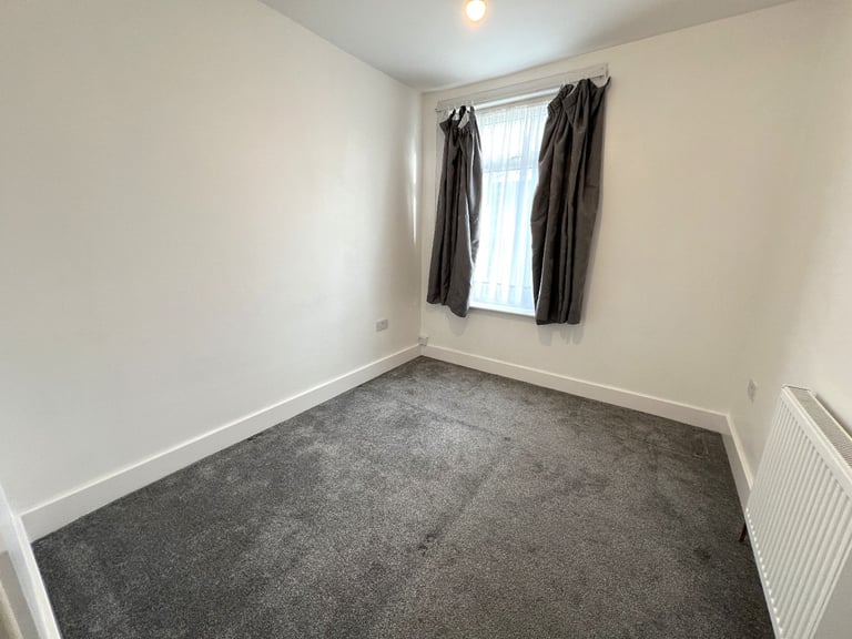 Out class spacious 5 Bedrooms house with 3 Toilets and Bathrooms in ilford --Company Let allowed