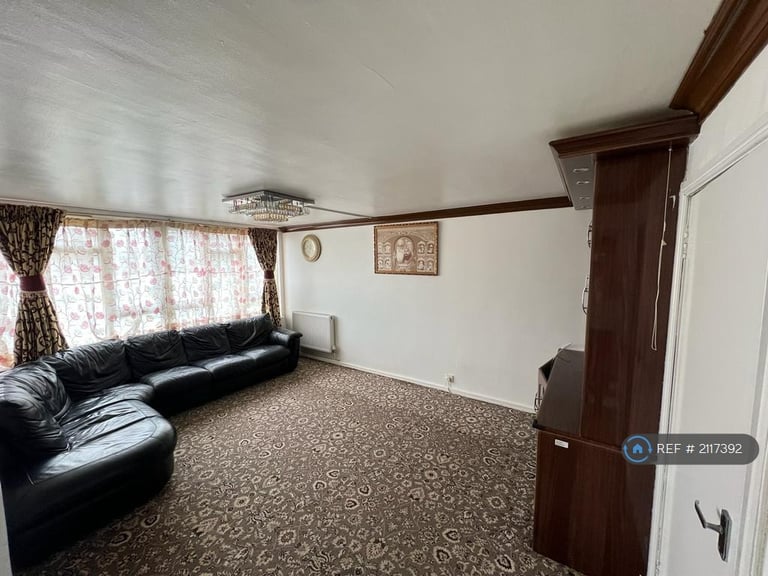3 bedroom flat in Glebelands Road, Feltham, TW14 (3 bed) (#2117392)