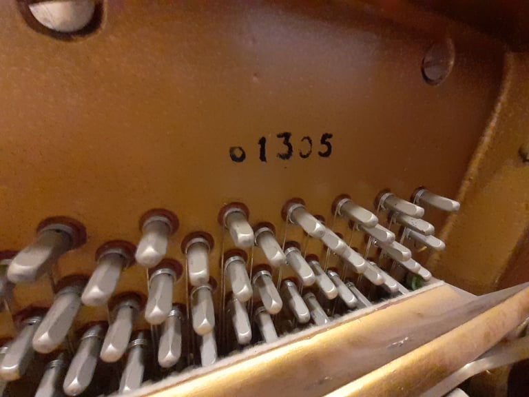 Knight K10 c1977 upright piano satin Oak wood *free 1st tuning* *top condition*