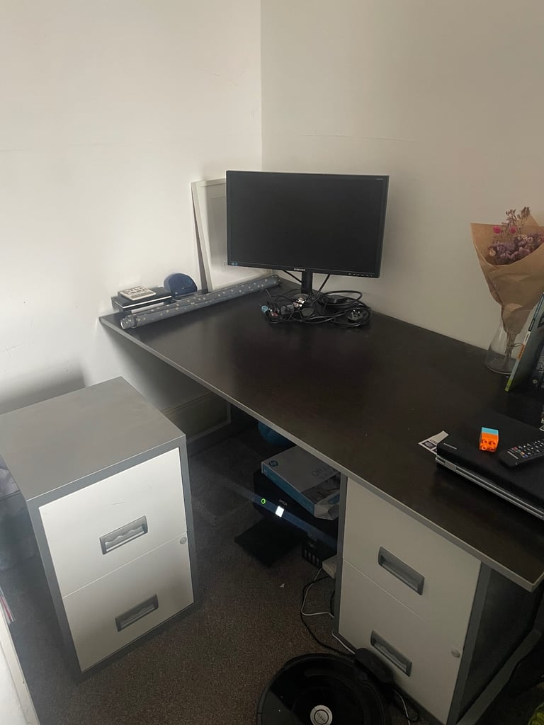 Office desk 