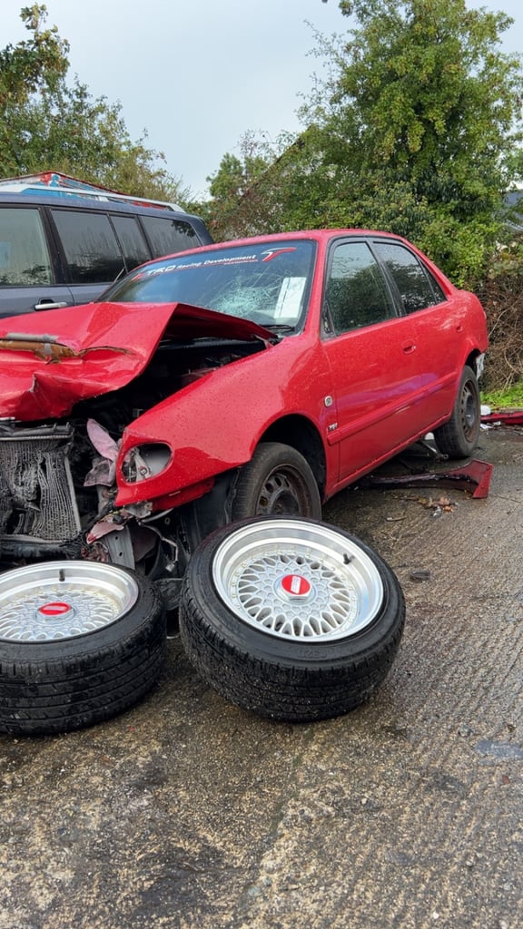 2000 corolla saloon breaking