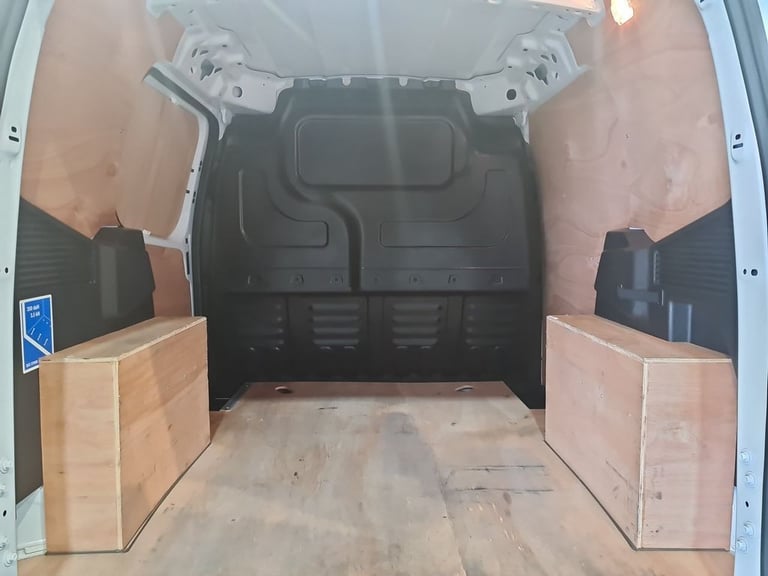 FORD TRANSIT COURIER 1.0 ECOBOOST LEADER P/V PETROL L1 100 BHP SWB