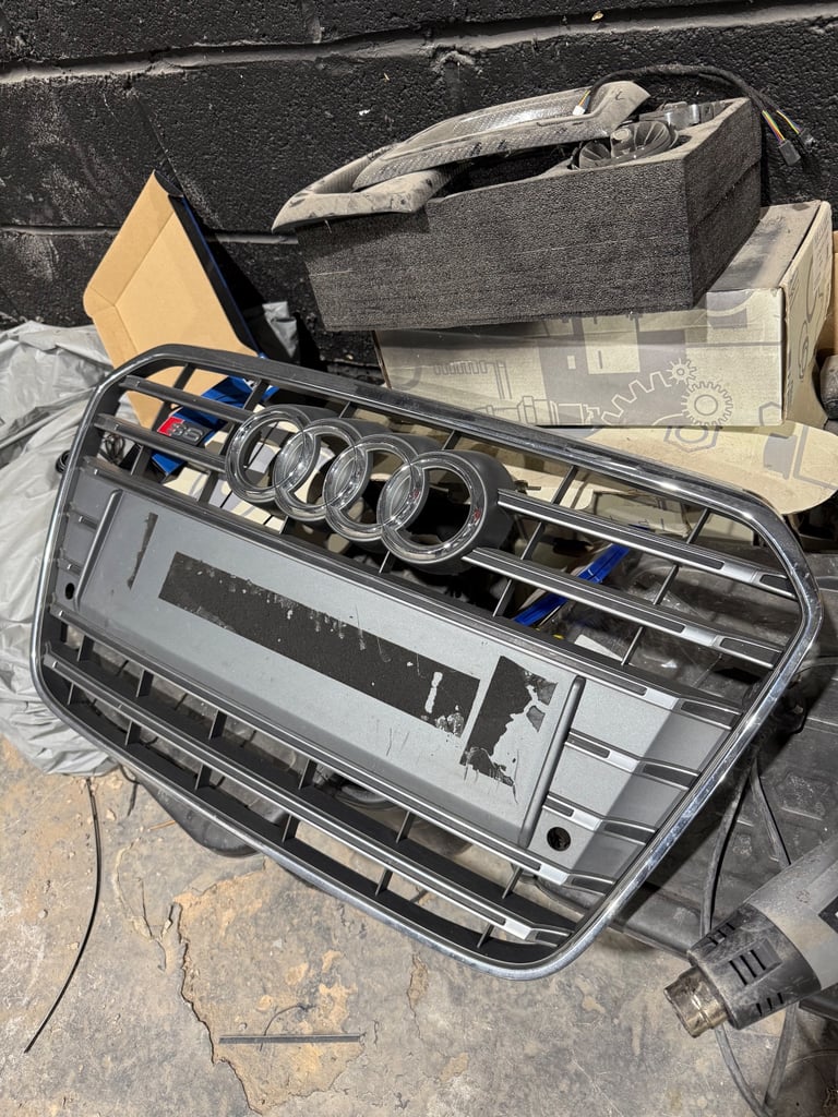 AUDI S6 GENUINE GRILL