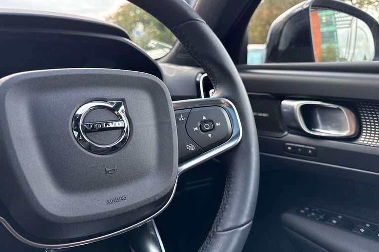 2022 Volvo XC40 2.0 B4 MHEV Ultimate SUV 5dr Petrol Hybrid DCT Auto Euro 6 (s/s) (197 ps) ESTATE ...