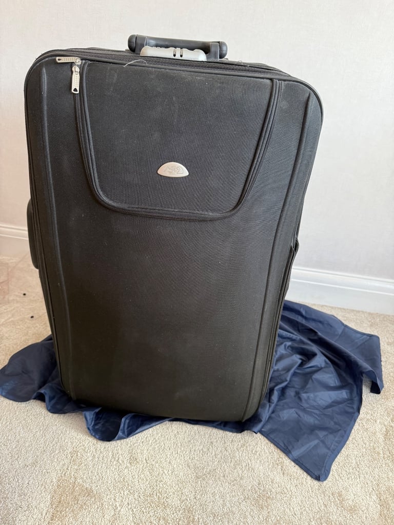  Extra large suitcase  2 wheels used