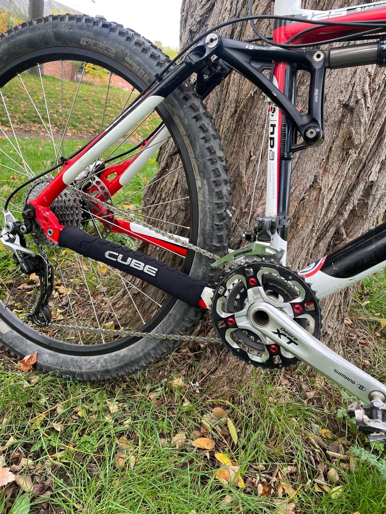 Full suspension mountain bike 