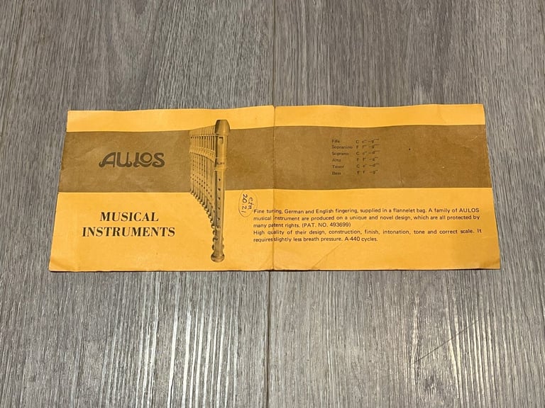 Vintage Set of 4 Aulos Recorders in hard carrying case with plush lining