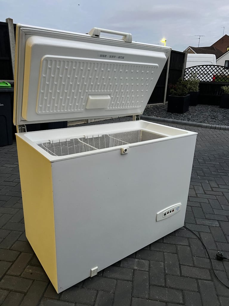 image for Large size chest freezer 