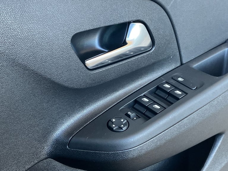 2024 Vauxhall Corsa 100kW Design 50kWh 5dr Auto Hatchback Electric Automatic