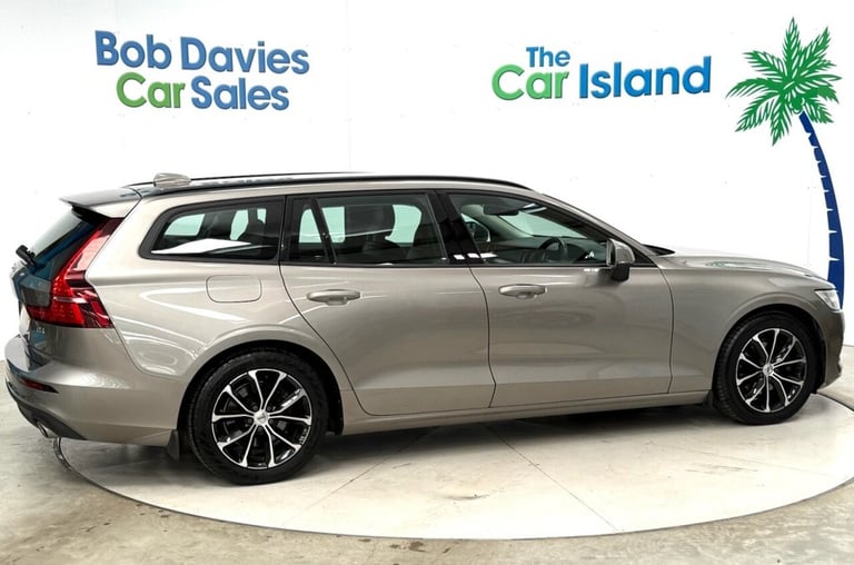 2019 68 VOLVO V60 2.0 D4 MOMENTUM ESTATE 5DR DIESEL AUTO EURO 6 (S/S) (190 PS) D