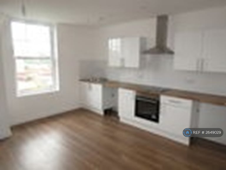 1 bedroom flat in Ensbury Park Apartments, Bournemouth, BH10 (1 bed) (#2649029)