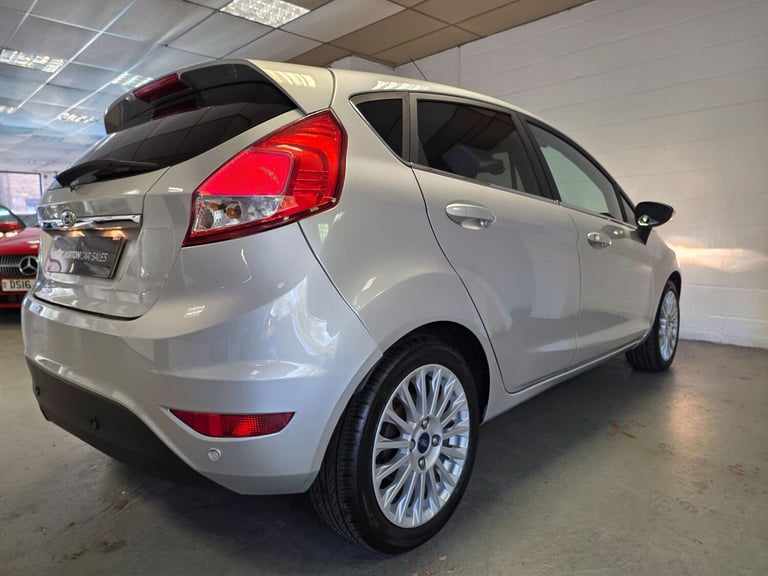  Ford Fiesta 1.6 Titanium Powershift Euro 5 5dr Petrol Automatic