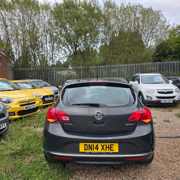 VAUXHALL ASTRA J DESIGN FACELIFT MODEL 1.7 DIESEL 110 BHP YEAR 2014 £20 ROAD TAX PER YEAR HPI CLEAR!
