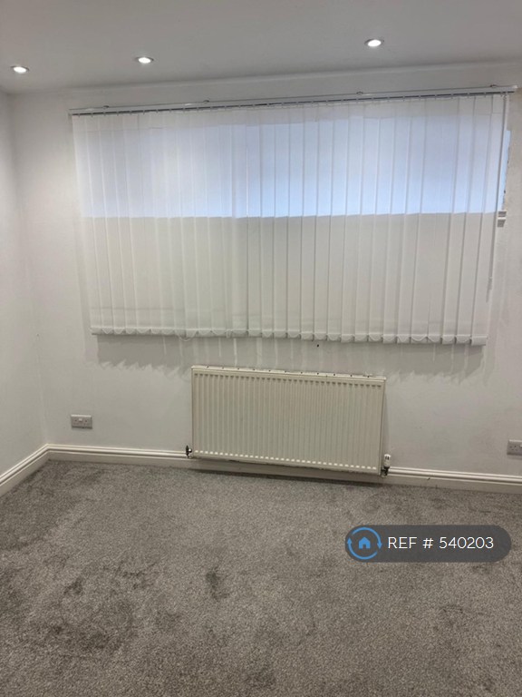 2 bedroom flat in Regent, Kettring, NN16 (2 bed) (#540203)