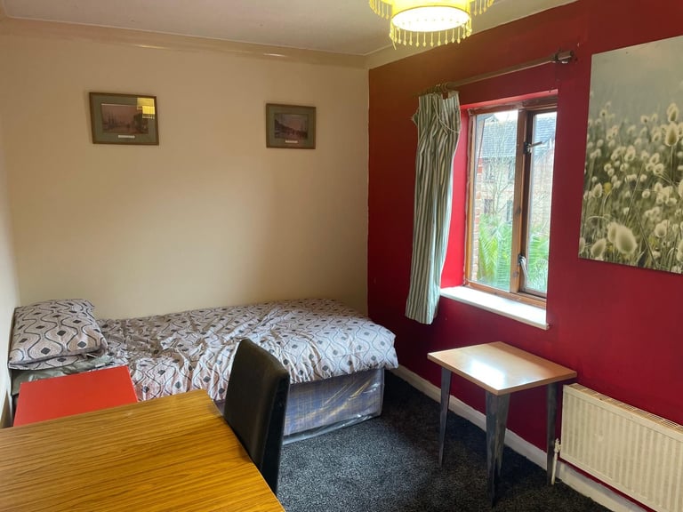 Two Newly Refurbished Rooms in Clean, Quiet Home – Ideal for Students or Professionals