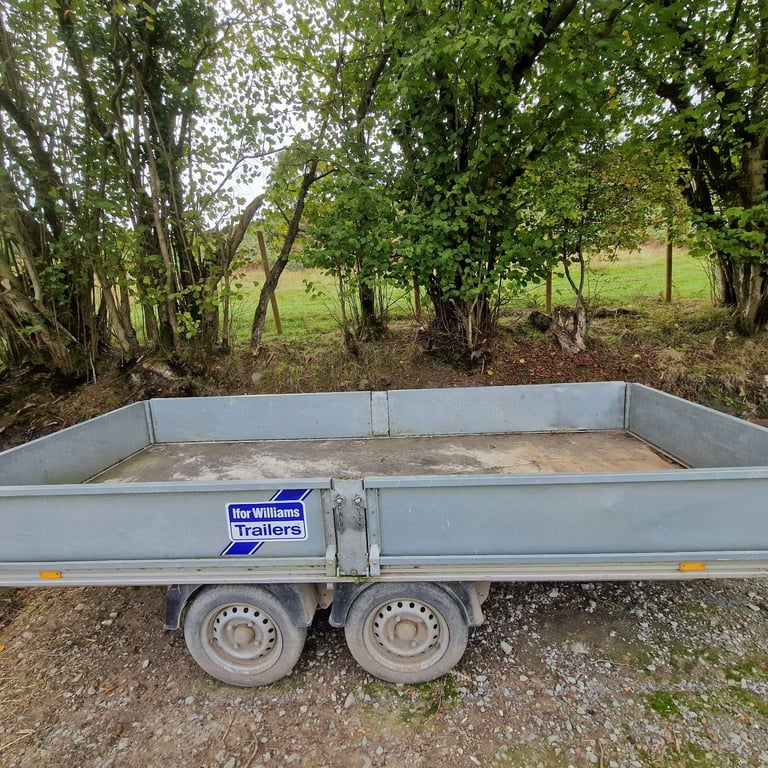 Ifor williams trailor.