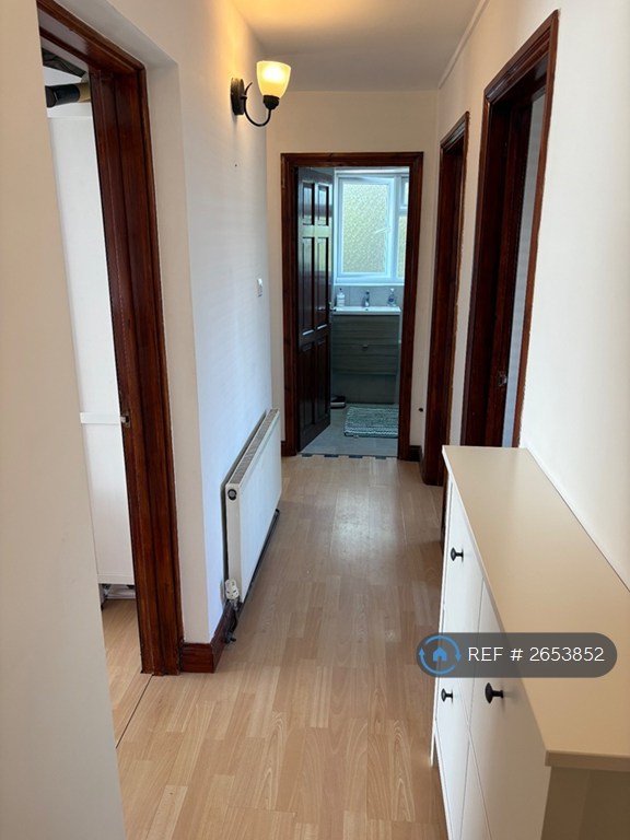 2 bedroom flat in Bushey, Bushey, WD23 (2 bed) (#2653852)