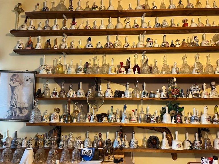 Extensive Vintage Bell Collection – Over 1,700 Pieces  (Hounslow, London)