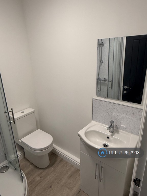 1 bedroom flat in George Street, Weston-Super-Mare, BS23 (1 bed) (#2157993)