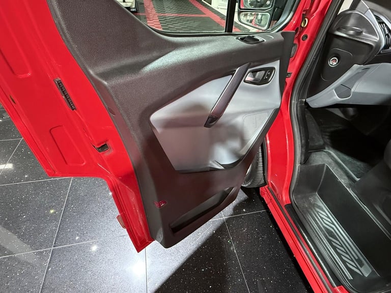 2014 Ford Transit Custom 2.2 TDCi 290 Sport L1 H1 5dr PANEL VAN Diesel Manual