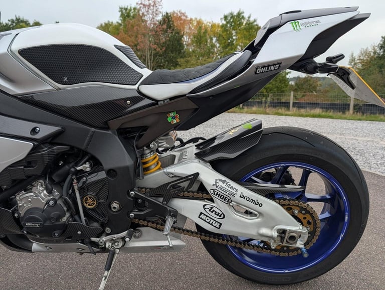 2016 YAMAHA YZF-R1M