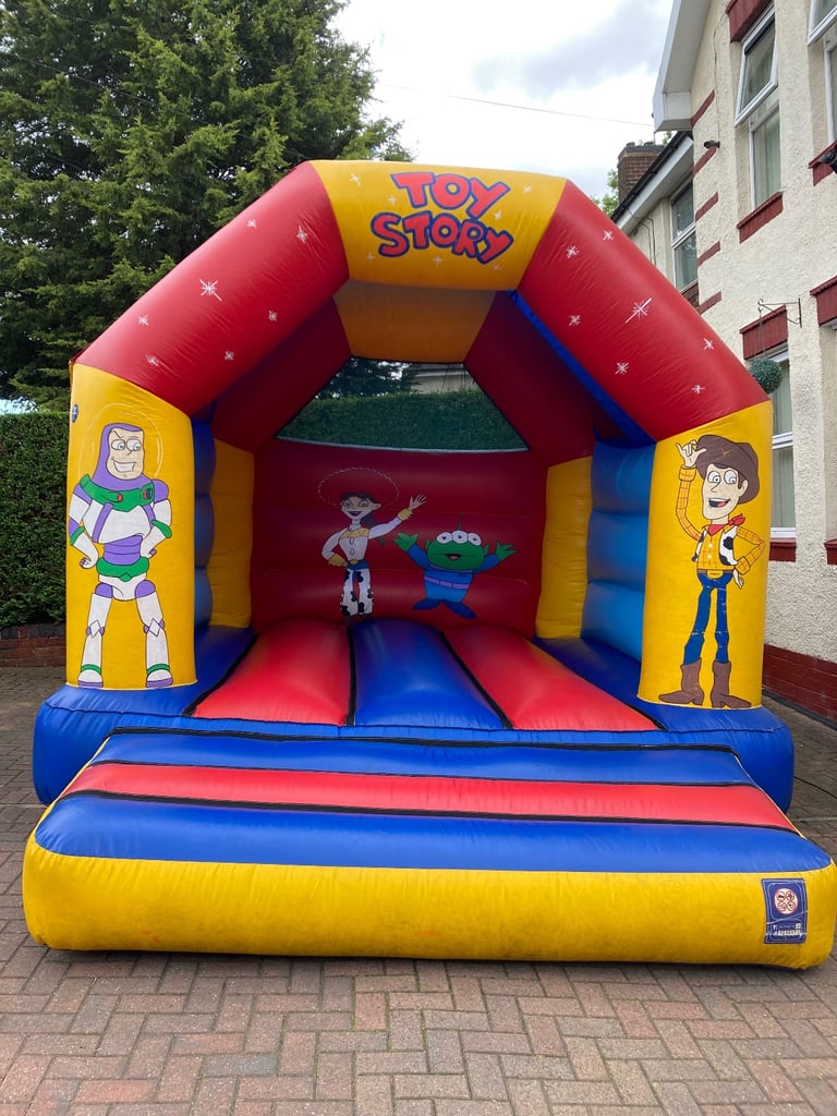 Bouncy castles versus one’s £60 disco ones £90 both + delivery more available ask bargain
