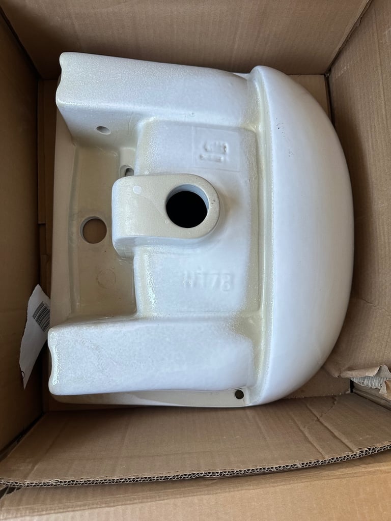 Bathroom sink basin 430mm wide