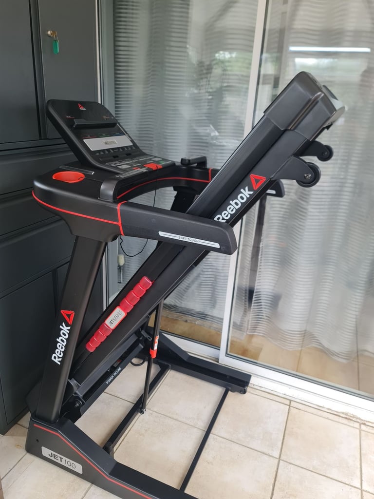 Reebok jet 100 professional treadmill in excellent condition 