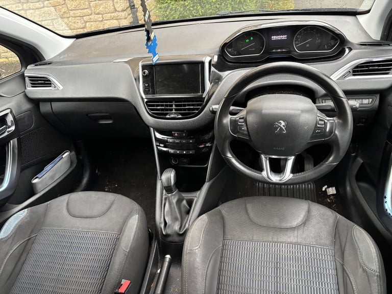 Peugeot, 208, Hatchback, 2013, Manual, 1560 (cc), 5 doors