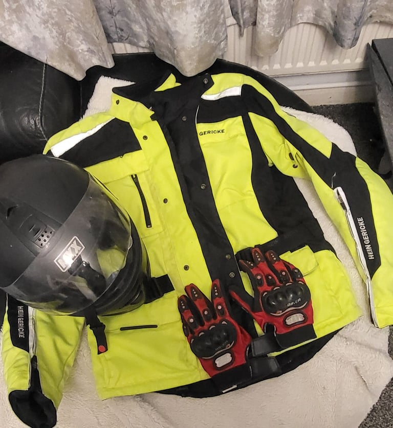 Use motorcycle jacket 