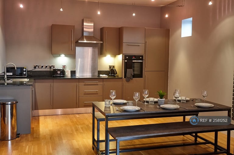 2 bedroom flat in Malta Street, Manchester, M4 (2 bed) (#2581252)