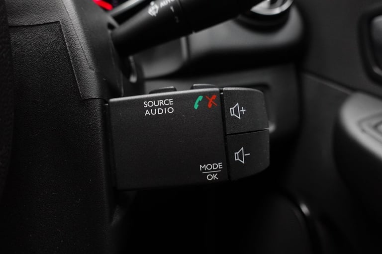 2017 Renault Clio 1.2 16V Dynamique Nav Hatchback 5dr Petrol Manual Euro 6 (75 ps) Hatchback Petr...