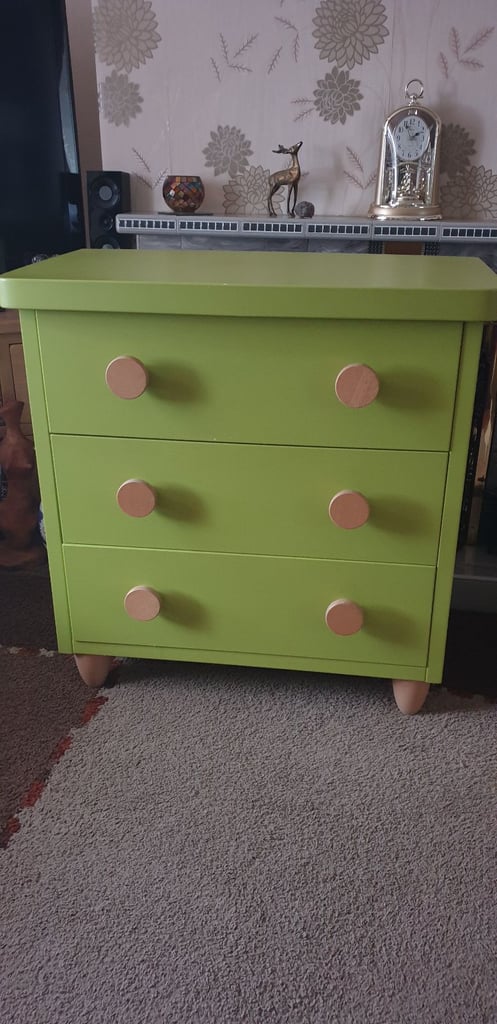 image for BEDROOM DRAWERS LIKE NEW 