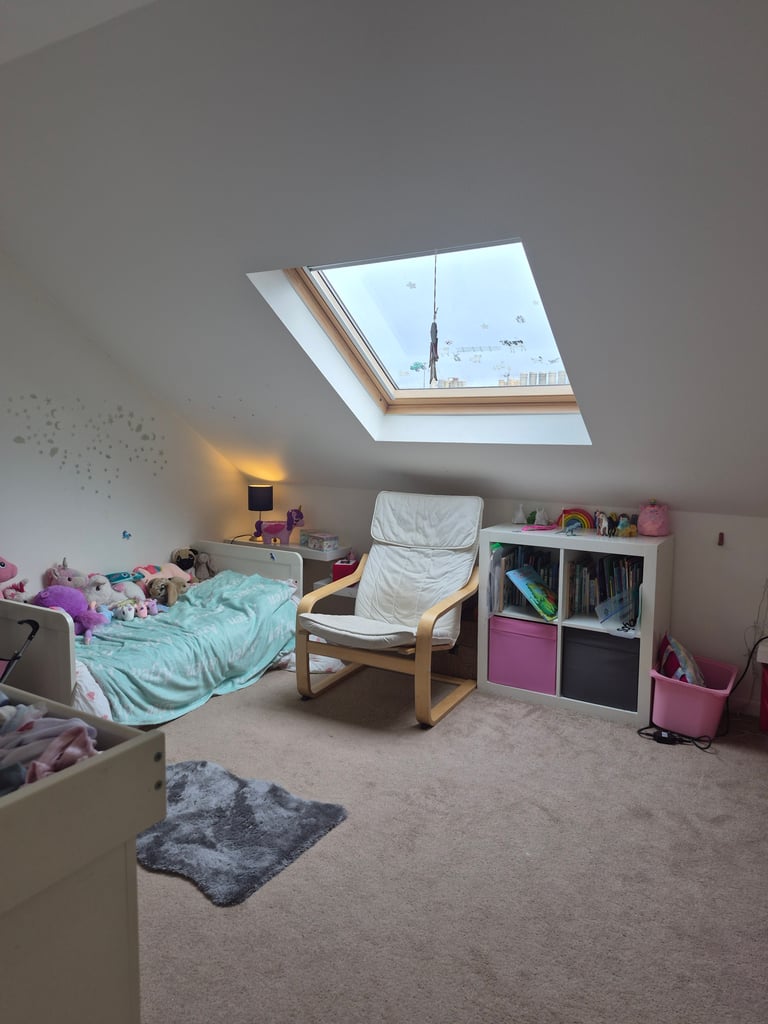 4 bed 2 bath flat with roof terrace to rent