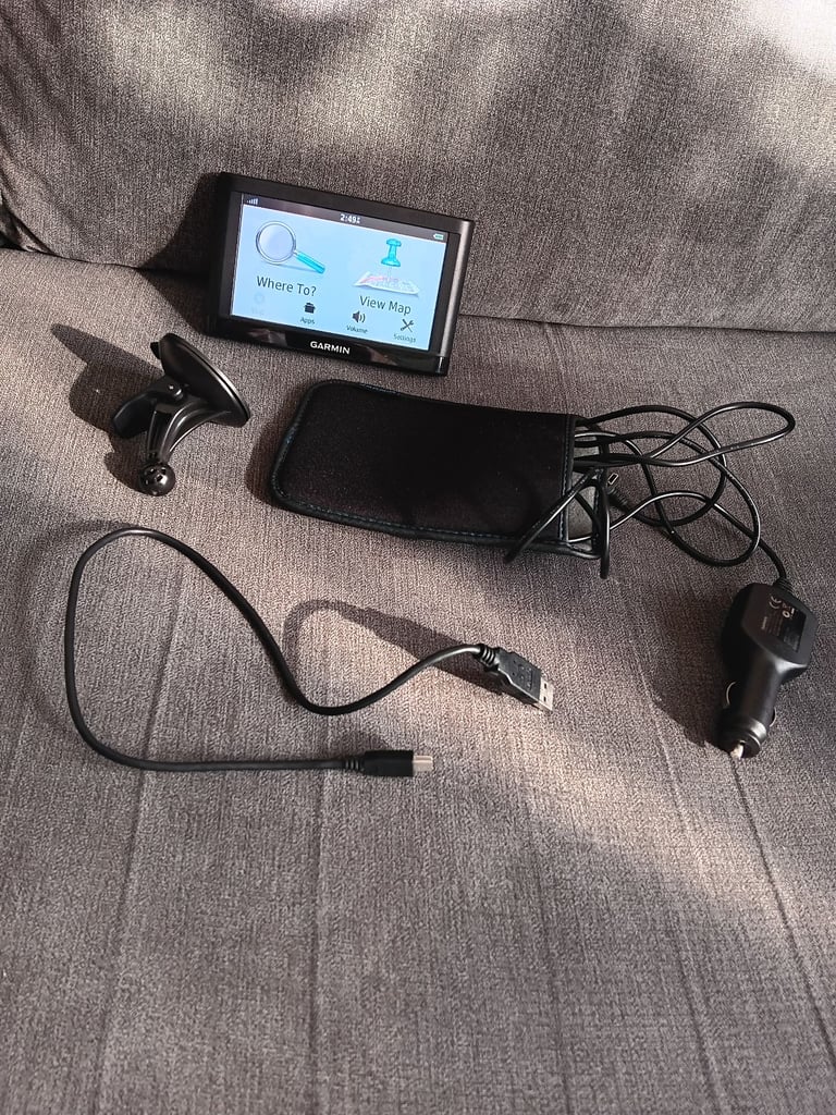 Garmin Nuvi 56 Sat Nav, charger, stand, in car charger and case