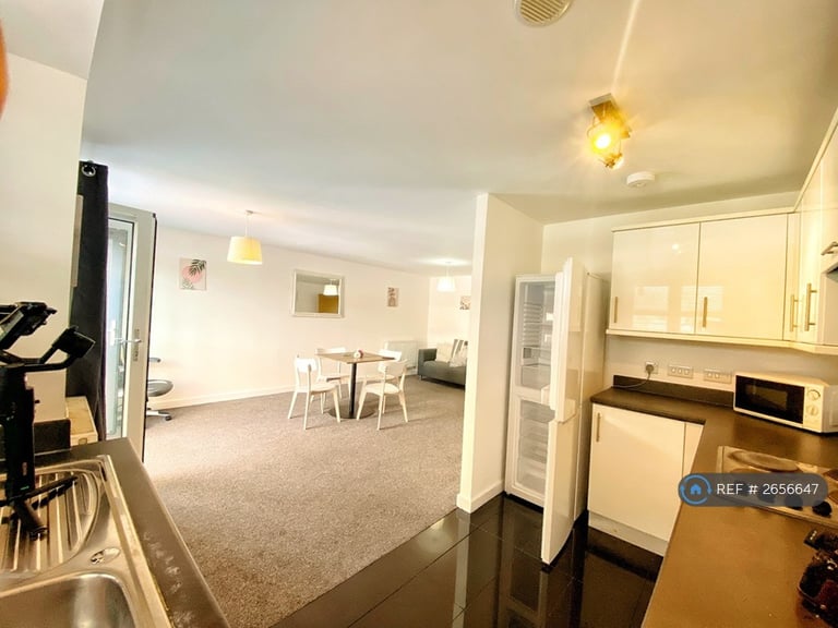2 bedroom flat in Jacob House, Portsmouth, PO1 (2 bed) (#2656647)