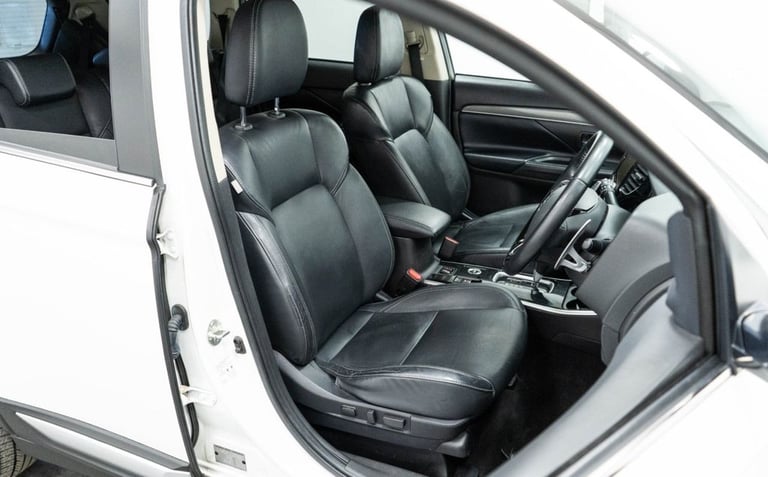 2020 MITSUBISHI OUTLANDER 2.0 MIVEC EXCEED SUV 5DR PETROL CVT 4WD EURO 6 (S/S) (